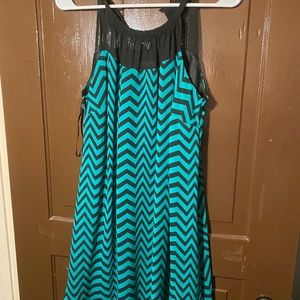 Sz med green and black dress